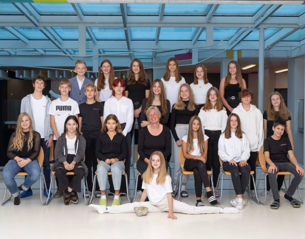 4B (BG)